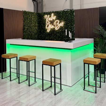 2.5m Corner Bar with Backwalling