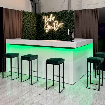 2.5m Corner Bar with Backwalling
